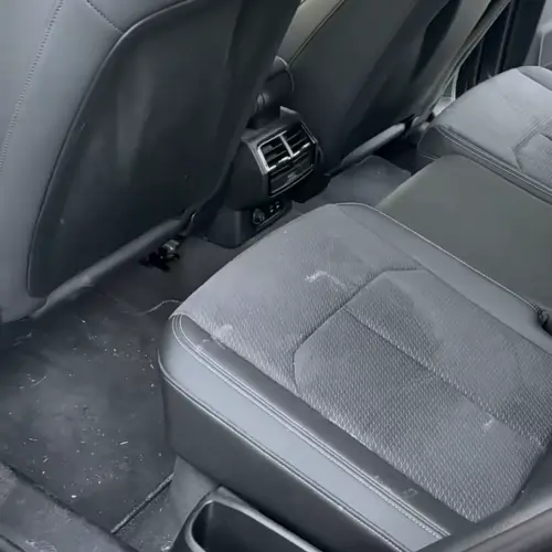 Avant - banquette arrière sale